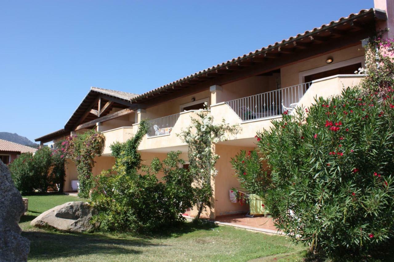 Le Corti Di Marinella Aparthotel Marinella  Exteriör bild