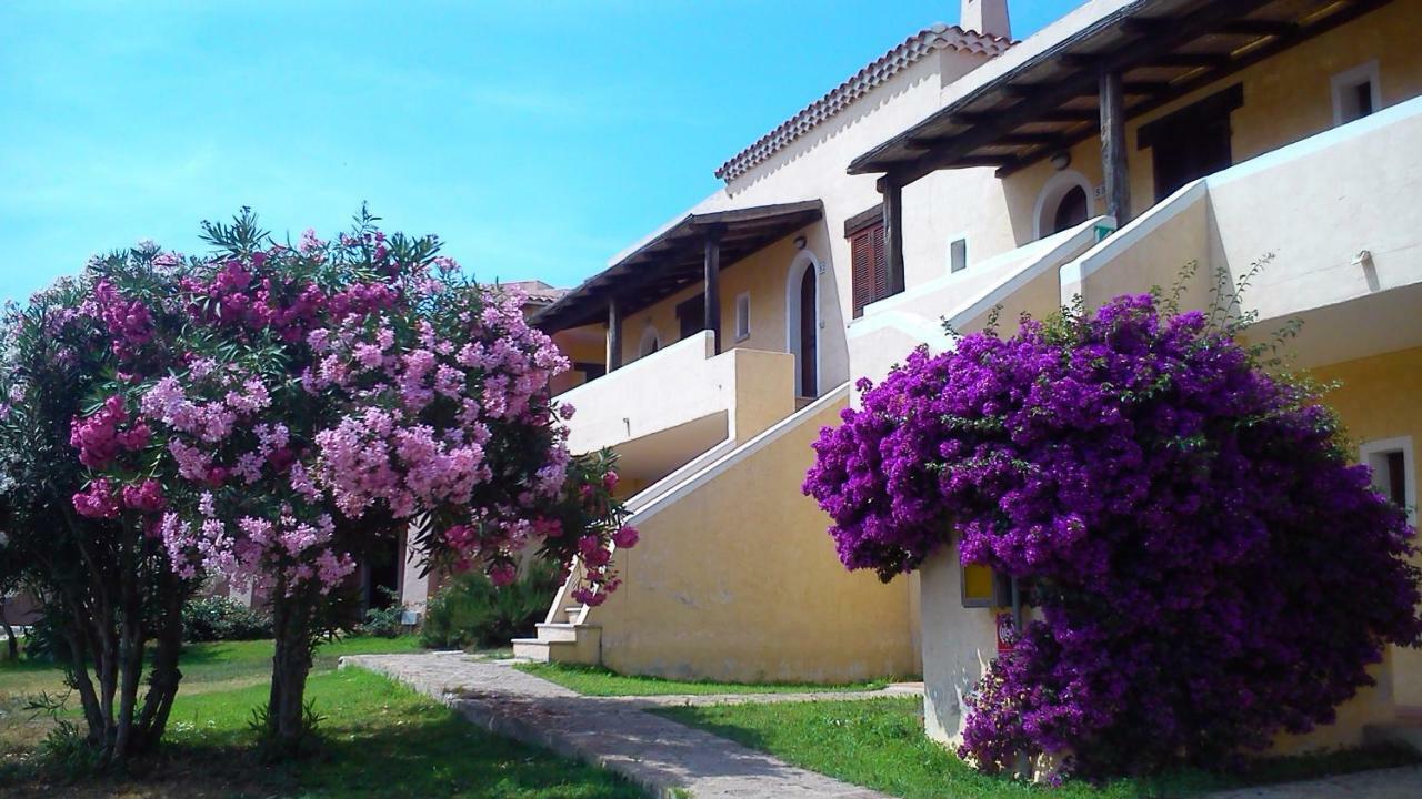 Le Corti Di Marinella Aparthotel Marinella  Exteriör bild